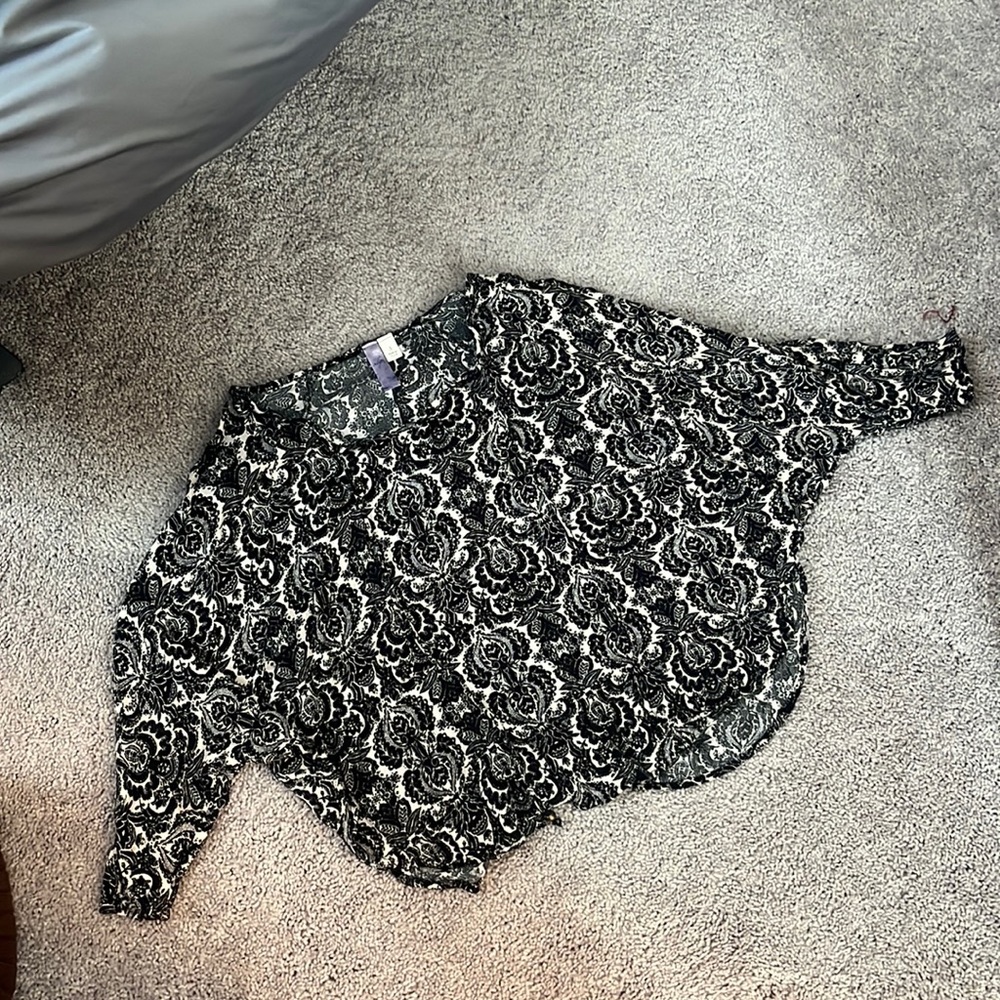 Black and cream shirt from boutique. 3/4 sleeve flowy great with leggings.